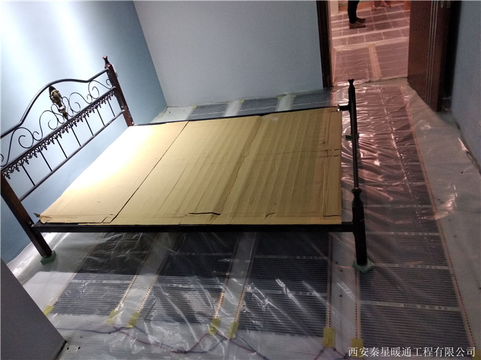 民宿電熱膜電地暖鋪設