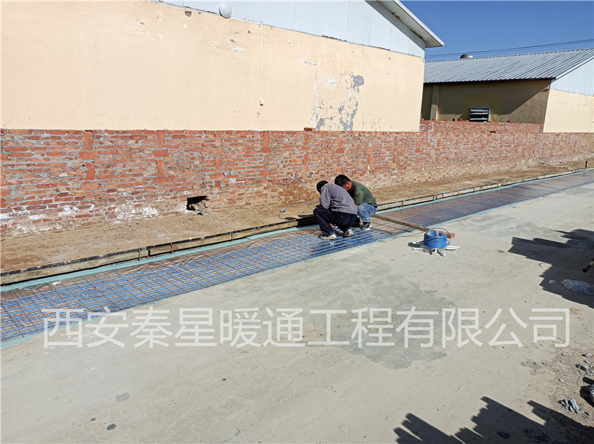 養豬場電采暖安裝